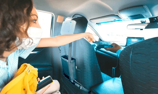 AℓNUV_AirP活用シーン　タクシー、送迎車、ロケバスでの使用
